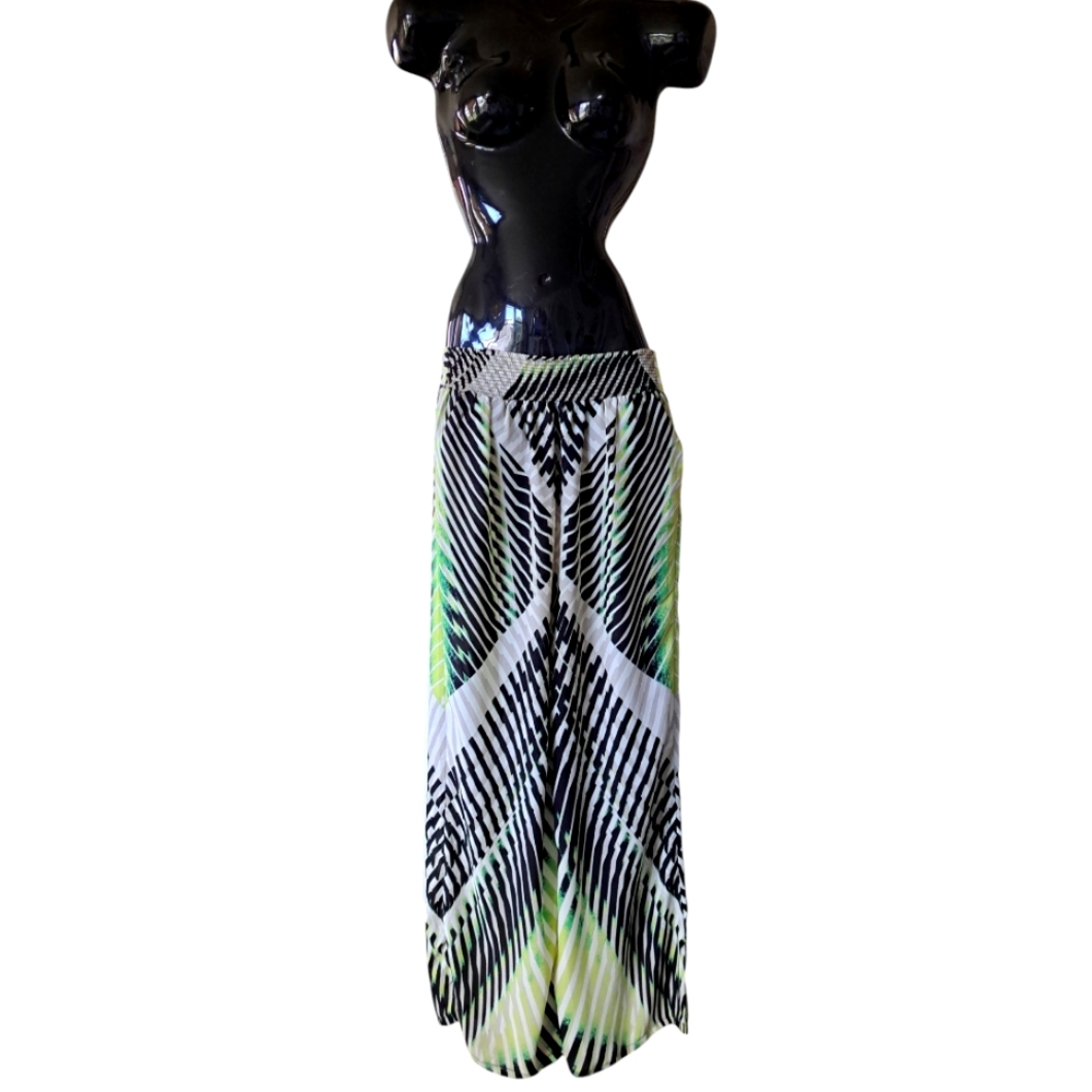 Arden B Loose fit wide leg pants. Geometric design. Green & Black/White. Size S
